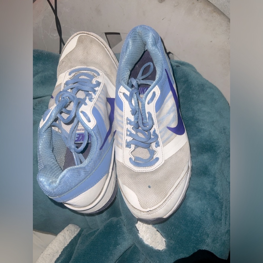 Nike sneakers very used